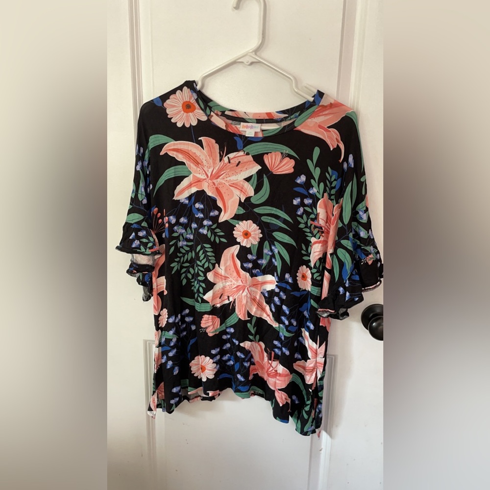 LULAROE FLORAL BLOUSE….EUC